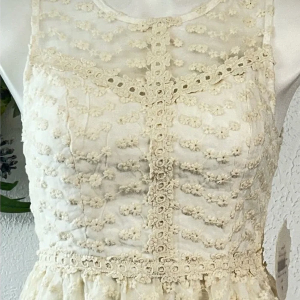 NWT✨Altar'd State Ivory Floral Lace Overlay Short Mini Dress Size Small - Picture 4 of 5